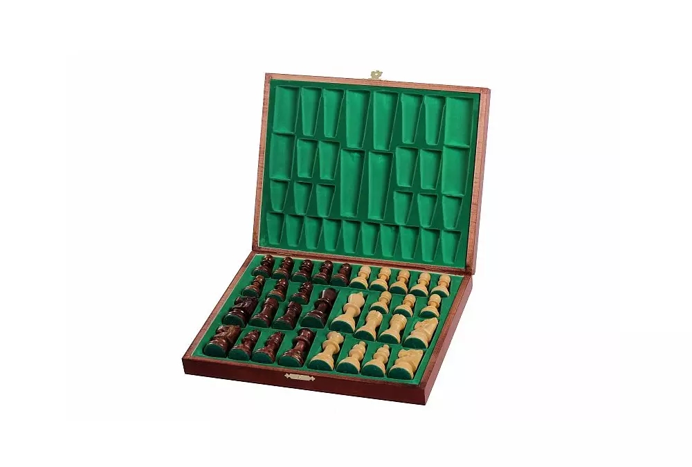 Eleganckie figury szachowe w brązowej drewnianej kasetce